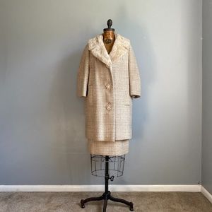 Vintage Women's Tweed Beige Dress Suit